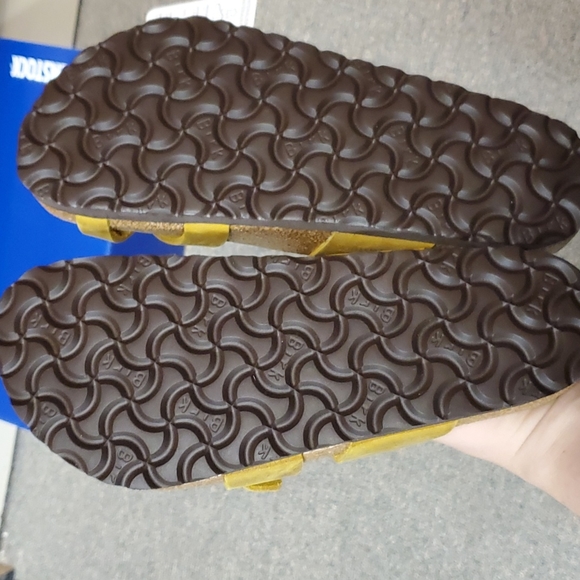 Birkenstock Mayari Oiled Leather Sandals in Yellow EU 40. US 9 Regular width - Picture 2 of 3